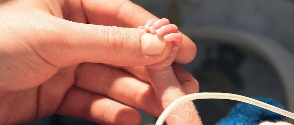 Unter Umständen tödlich. Nach der Charité sind auch am Potsdamer Bergmann-Klinikum Darmkeime auf der Frühchenstation aufgetreten. Sechs Babys werden derzeit isoliert behandelt. Lebensgefahr besteht laut Klinikum nicht.