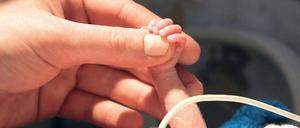 Unter Umständen tödlich. Nach der Charité sind auch am Potsdamer Bergmann-Klinikum Darmkeime auf der Frühchenstation aufgetreten. Sechs Babys werden derzeit isoliert behandelt. Lebensgefahr besteht laut Klinikum nicht.