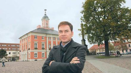 Ur-Uckermärker „der etwas anderen Art“. Christian Hartphiel ist 34 Jahre alt, sitzt für die SPD in der Stadtverordnetenversammlung von Templin und ist schwul. 2005 lud er in der Stadt zu einem ersten Stammtisch für Schwule und Lesben.