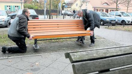 Schöner sitzen. In Babelsberg wird die 100. Bank aufgestellt.