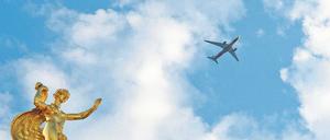 So fern und doch so nah. Fluglärmgegner warnen vor den Tieffliegern über Potsdam. Noch bis zum 3. Dezember sammeln sie Unterschriften für ruhige Nächte.