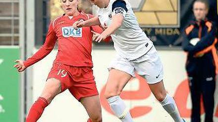 Will wieder treffen. Antonia Göransson (l.) – hier gegen Essens Katarina Tarr.