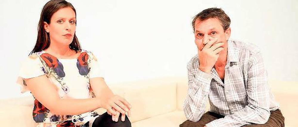 Wenn Worte frieren lassen. In dem Stück „Drei Mal Leben“ geht es um Zwischentöne, um die Machtspiele in der Ehe. Marianna Linden und Jon-Kaare Koppe spielen das Paar Sonja und Henri, das ein anderes Paar zu Besuch bekommt.