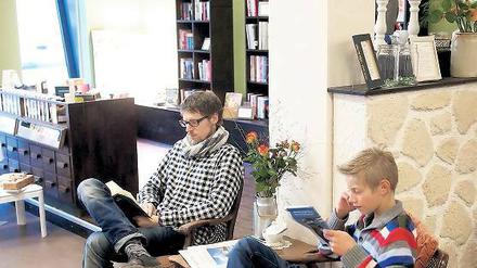 Lesen und Genießen. Dafür steht das neue Café in Potsdam-West.