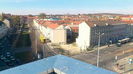 Brache. An der Ecke Yorck-/ Friedrich-Ebert-Straße stand bis 1945 die Alte Post und von 1968 bis 2009 das „Haus des Reisens“.