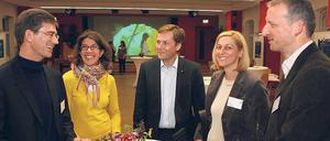 Ideengeber. Uni-Präsident Oliver Günther (m.) im Kreise der Neuberufenen.