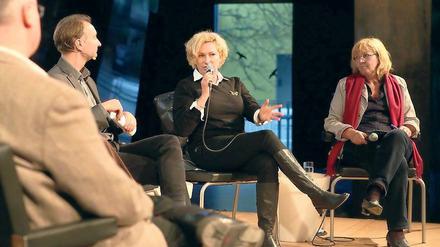 Gegen Depressionen. Das Potsdamer Bündnis gegen Depression veranstaltete am Dienstag eine Tagung zum Thema Altersdepression. An der Podiumsdiskussion nahm neben der Sozialbeigeordneten Elona Müller-Preinesberger und Klinikum-Chefarzt Dr. Christian Kieser auch Kabarettistin Gabi Decker (M.) teil.