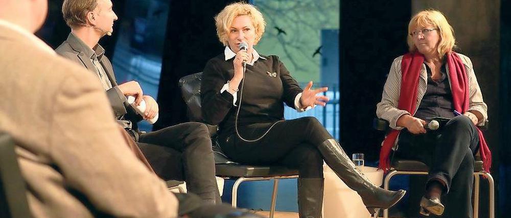 Gegen Depressionen. Das Potsdamer Bündnis gegen Depression veranstaltete am Dienstag eine Tagung zum Thema Altersdepression. An der Podiumsdiskussion nahm neben der Sozialbeigeordneten Elona Müller-Preinesberger und Klinikum-Chefarzt Dr. Christian Kieser auch Kabarettistin Gabi Decker (M.) teil.