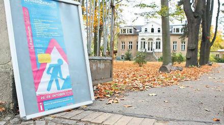 Neubau geplant: Vor dem Projekthaus Babelsberg in der Rudolf-Breitscheid-Straße soll für 750 000 Euro ein dreistöckiges Passivhaus entstehen.