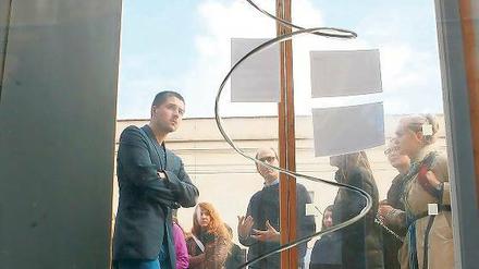 Spekulationsraum. Eine metallene Spirale soll als Konzept einer Zeitstruktur symbolisieren, dass die Zukunft ungewiss ist.