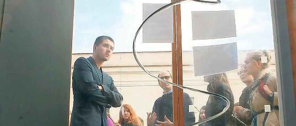 Spekulationsraum. Eine metallene Spirale soll als Konzept einer Zeitstruktur symbolisieren, dass die Zukunft ungewiss ist.