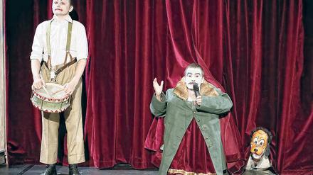 Aberwitzig. Mit einer skurrilen Persiflage auf Kleist’s Held Kohlhaas, der gegen die Obrigkeit zu Felde zieht, beginnt das Theaterfestival Unidram.