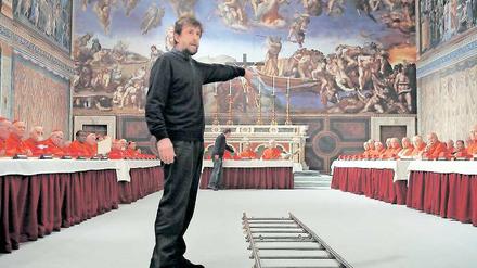 Perfekte Illusion. Mit bedruckten Stoffbahnen der Firma Big Image ließ Regisseur Nanni Moretti für „Habemus Papam“ das Innere der Sixtinischen Kapelle nachbauen. 2013 zieht die Spezialdruckerei, die für den Broadway und Hollywood arbeitet, nach Potsdam.
