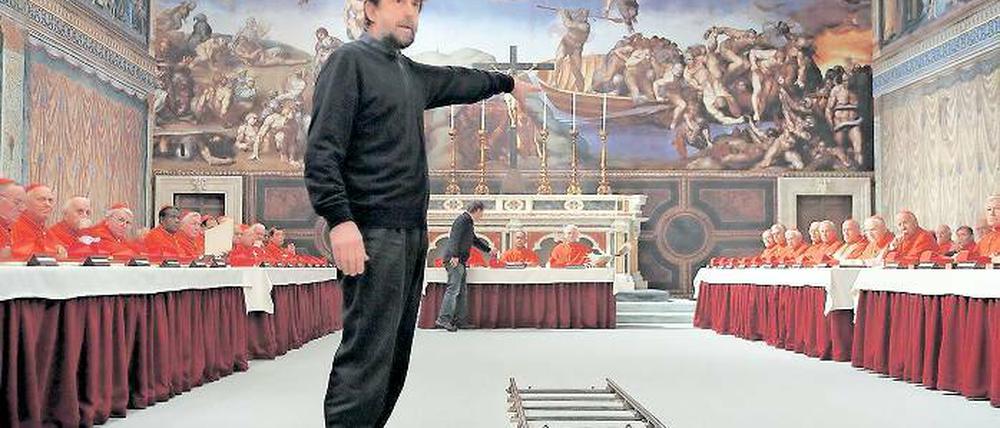 Perfekte Illusion. Mit bedruckten Stoffbahnen der Firma Big Image ließ Regisseur Nanni Moretti für „Habemus Papam“ das Innere der Sixtinischen Kapelle nachbauen. 2013 zieht die Spezialdruckerei, die für den Broadway und Hollywood arbeitet, nach Potsdam.
