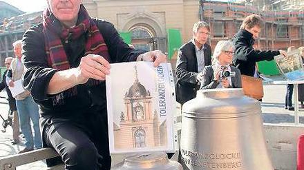 Hat „alle Zeit der Welt“: Erik von Grawert- May mit den Glocken.