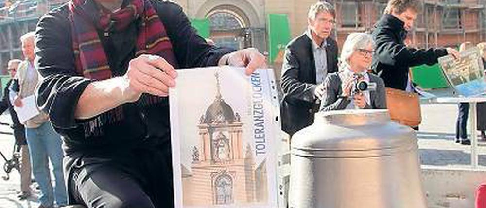 Hat „alle Zeit der Welt“: Erik von Grawert- May mit den Glocken.