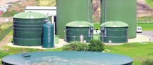 Grüne Energie: Biogasanlagen wie diese bei Neubukow erzeugen Strom und Wärme aus vergorenen Pflanzenabfällen.
