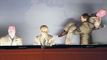 Untergang. „Theater 89“ bringt die letzten Tage der SED auf die Bühne.