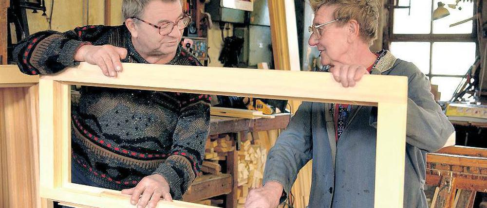 Traditionsreiches Unternehmen. Die 82-jährige Dorothea Pieper (r.) mit Werkstattleiter Otto Wagner.