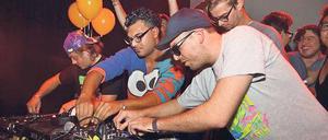 Stau am DJ-Pult. Die Atzen (links) befeuerten schon bei der letzten Party den Festsaal Kreuzberg.