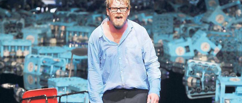 Wenn selbst nicht einmal mehr Schreien hilft. René Schwittay als Thomas Stockmann in Ibsens „Ein Volksfeind“ im fanatischen Kampf für seine Wahrheit.