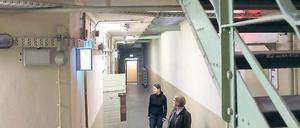 Überwundene Diktaturen: Rund 600 Besucher kamen am Mittwoch zum Tag der offenen Tür in die Gedenkstätte Lindenstraße. Im kommenden Frühjahr soll das neue Ausstellungsmodul über die Geschichte des Hauses zur NS-Zeit eröffnet werden.