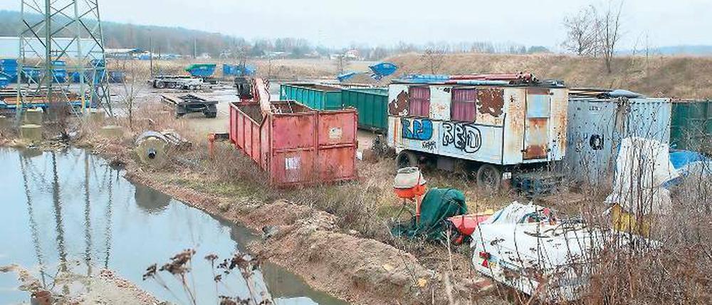 Landschaftsschutz in Brandenburg: Der Containerplatz in Geltow hat den Segen des Landesumwelamtes. Nur die Bauaufsicht des Kreises hat Bedenken.
