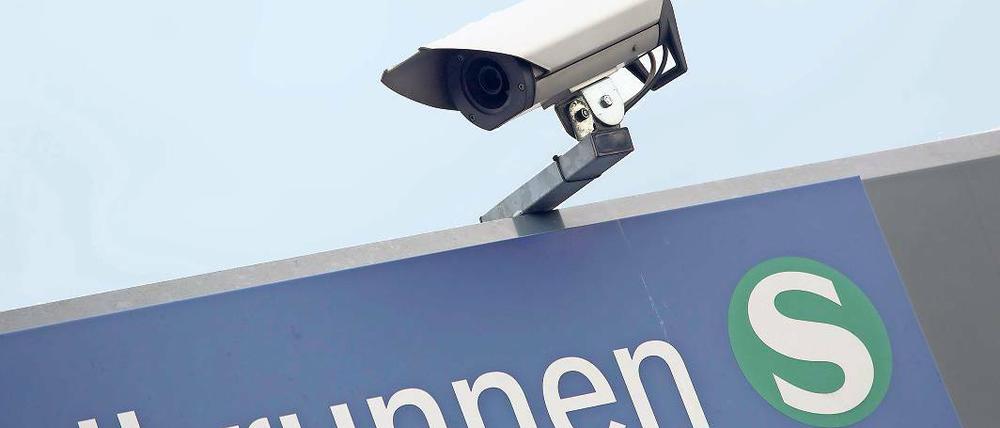 Auf allen Bahnhöfen will der Senat Kameras – um Straftaten aufzuklären.