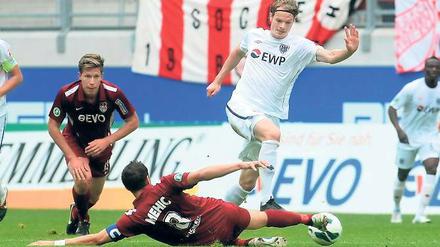 Auf dem zweiten Tor. Christian Groß (rechts) setzt sich hier gegen Sead Mehic durch und erzielte gegen Offenbach den zweiten Treffer für die Babelsberger.