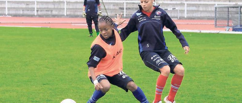 Nun in Potsdam. Jeannette Yango (l.) beim Training gegen Erica Dillmann.
