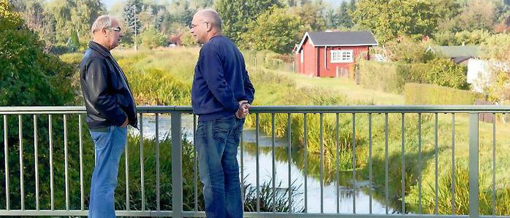 „Nicht möglich!“ – „Doch: Zehn Wochen früher.“ Mit dem neuen Nieplitz-Übergang in der Treuenbrietzener Straße hat Beelitz gezeigt, wie man Brücken baut – und zum Stadtgespräch beigetragen.