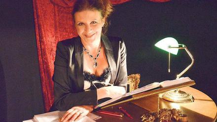Die Chefin im Verzehrtheater. Sabrina Bienas war jahrelang als Artistin in Europa unterwegs. Dann gründete sie ihren eigenen Zirkus – einen speziellen, denn bei „Dinner für Fun“ gibt es Akrobatik und Comedy zum Vier-Gänge-Menü.