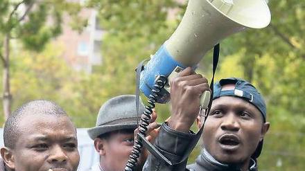 Forderungen. Teilnehmer des Protestmarschs der Flüchtlinge besuchten am Donnerstag das Potsdamer Asylbewerberheim am Schlaatz. Heute soll nach 500 Kilometern das Ziel in Berlin erreicht werden.