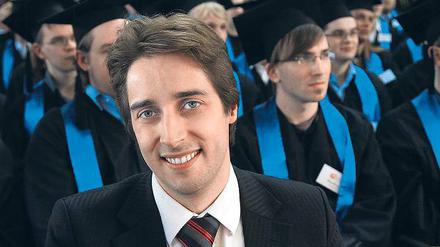 Nummer 1000. Seit Freitag ist Matthieu-Patrick Schapranow Doktor. Er erhielt damit den 1000. Abschluss des Hasso-Plattner-Instituts für Softwaresystemtechnik (HPI). Die Zeugnisse für Doktoranden und Absolventen wurden gestern feierlich übergeben.