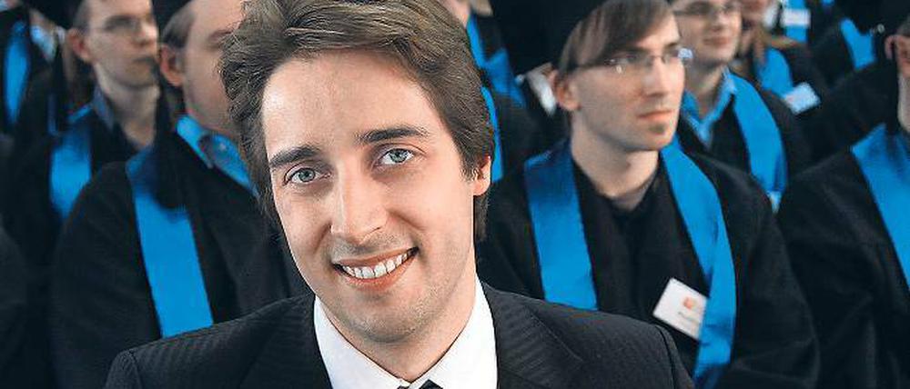 Nummer 1000. Seit Freitag ist Matthieu-Patrick Schapranow Doktor. Er erhielt damit den 1000. Abschluss des Hasso-Plattner-Instituts für Softwaresystemtechnik (HPI). Die Zeugnisse für Doktoranden und Absolventen wurden gestern feierlich übergeben.