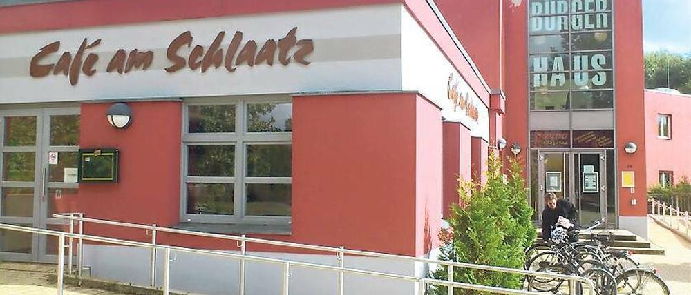 „Schönes Angebot“: Eine Lebensmittelausgabe im Cafè am Schlaatz kann sich die Potsdamer Tafel gut vorstellen.