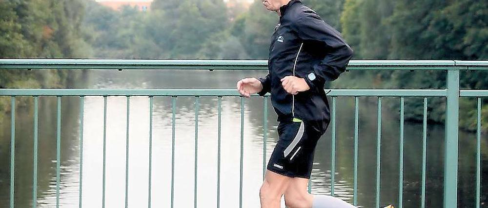Gut vorbereitet nach Hawaii. Helmut Schicketanz trainierte auch daheim in Kleinmachnow für den berühmtesten Ironman am 13. Oktober auf der Pazifikinsel.