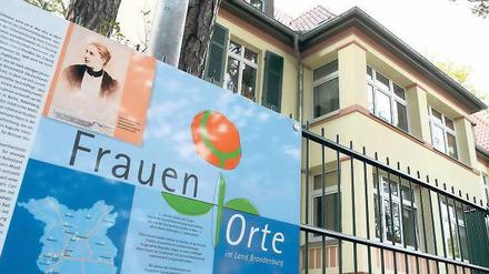 Die erste in Deutschland. Emilie Winkelmann arbeitete als erste selbstständige Architektin und entwarf auch ein Haus nur für Frauen. Sie wurde gestern mit der Aufstellung einer Tafel „Frauenorte“ geehrt.