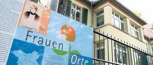 Die erste in Deutschland. Emilie Winkelmann arbeitete als erste selbstständige Architektin und entwarf auch ein Haus nur für Frauen. Sie wurde gestern mit der Aufstellung einer Tafel „Frauenorte“ geehrt.