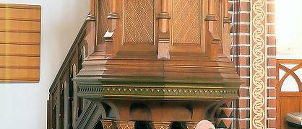 „Das Dunkel kann erhellt werden.“ Platzeck predigte in der Oberlinkirche.