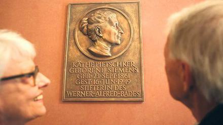Berühmte Großmutter. Enkelin Gerda Neese kam aus Hamburg zur Ehrung.