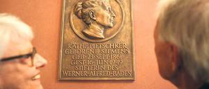Berühmte Großmutter. Enkelin Gerda Neese kam aus Hamburg zur Ehrung.