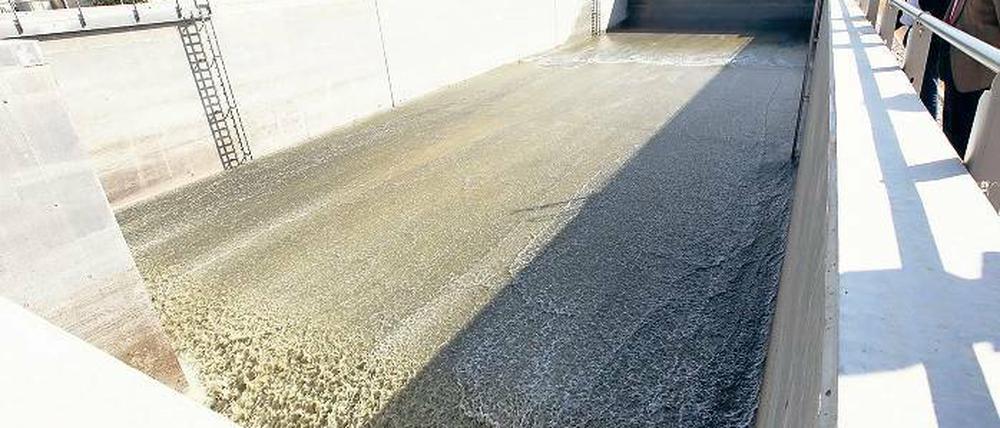Nach der Wende wurden Milliarden in neue Klärwerke und Abwasserleitungen gesteckt. Zahlen müssen dafür nun auch die, die schon vor der Wende an das Abwassernetz angeschlossen waren.