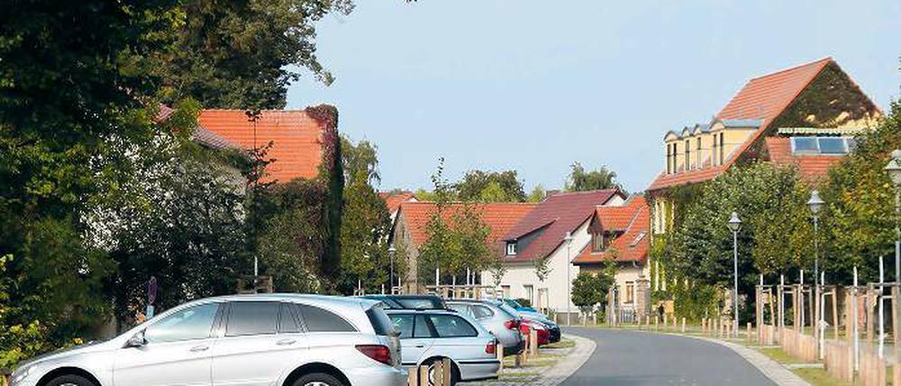 In der Mitte Asphalt, an den Rändern Kopfstein. Ortsvorsteher Manfred Bellin hält das für einen guten Kompromiss.