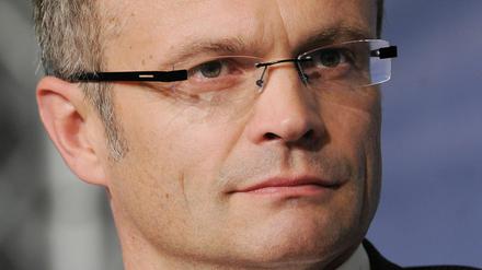 Der Cottbuser Landtagsabgeordnete Schierack soll neuer Vorsitzender der brandenburgischen CDU werden. Darauf einigte sich am späten Mittwochabend der Parteivorstand bei nur einer Gegenstimme nach einer rund dreistündigen Sitzung in Potsdam.