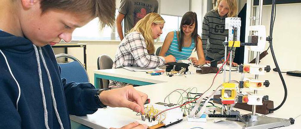 Mint–Forscher: Zu Besuch im Physikalischen Institut der Uni Potsdam