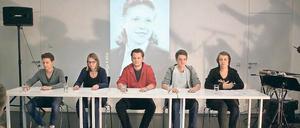 Vom Umgang mit Erinnerung: Die Schüler Jakob Eichhorn, Paula Eick, Franz-Jacob Waldmann, Hannes Lefherz und Almut Kowalski (v. l. n. r. ) beschäftigten sich mit einem schwierigen Teil Potsdamer Stadtgeschichte.