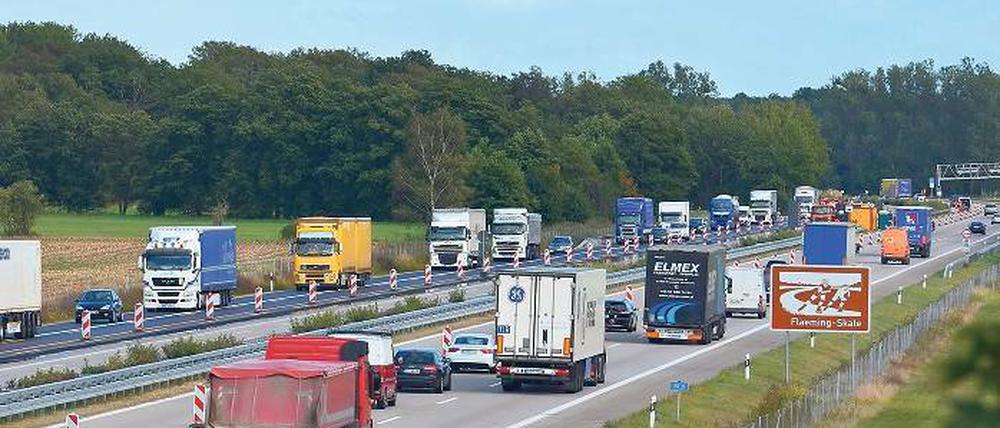 Dauerstress. Die Blechlawine auf der Autobahn bei Fahlhorst reißt nur selten ab.