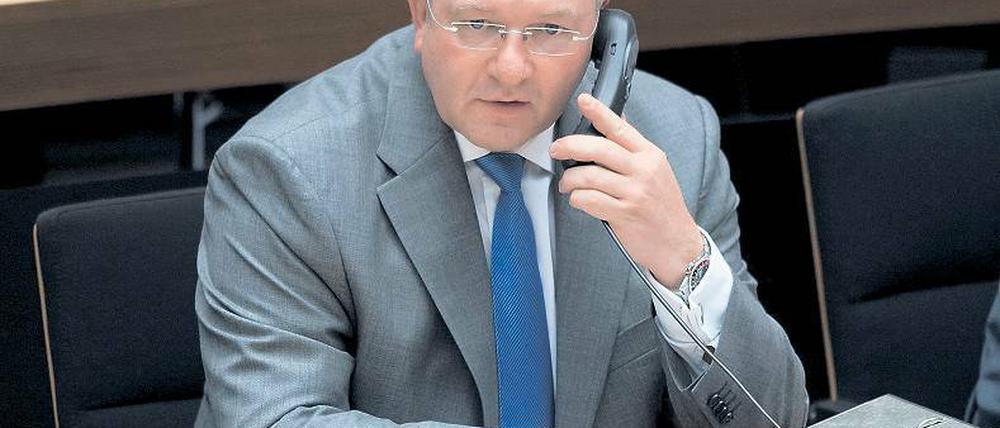 Leitung. Henkel mitten in einer Affäre – und am Telefon im Abgeordnetenhaus.