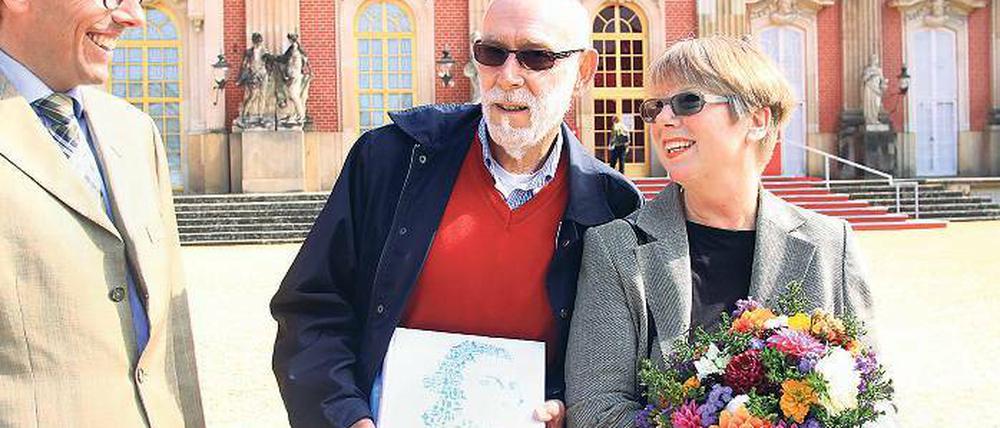 Die 250 000. Gudrun und Randall Beckstein mit Hartmut Dorgerloh (l.).